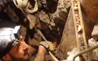 Спасательная операция для ребенка, застрявшего в колодце в Тель-Авар, Сирия