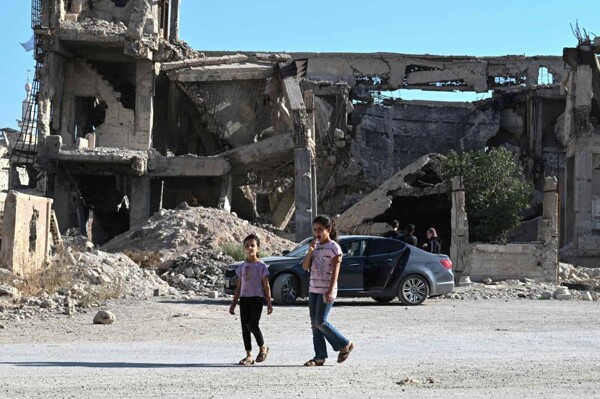 Syrian FM to Discuss Lifting Remaining Restrictions